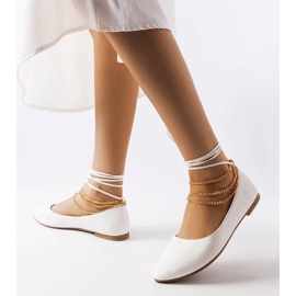 D/GMR Fehér balerinák dekoratív csattal a Donattól 2