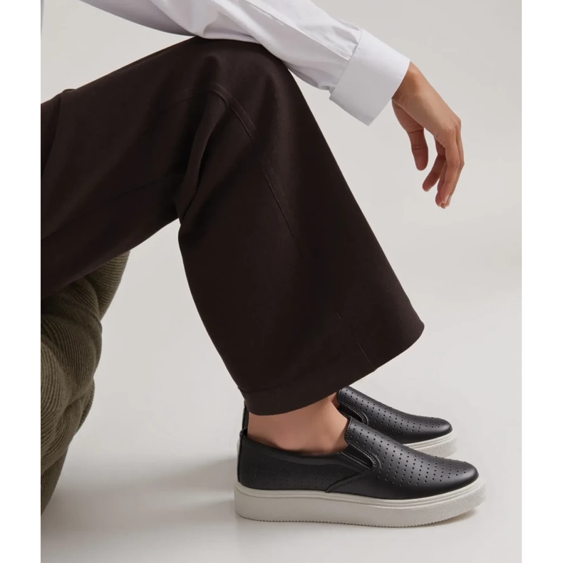 Towns Fekete áttört bebújós tornacipő 2