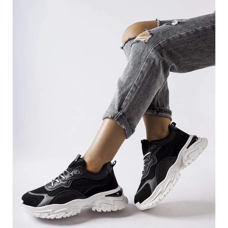 D/GMR Fekete tornacipő látható futófelülettel a Rosita cégtől 2