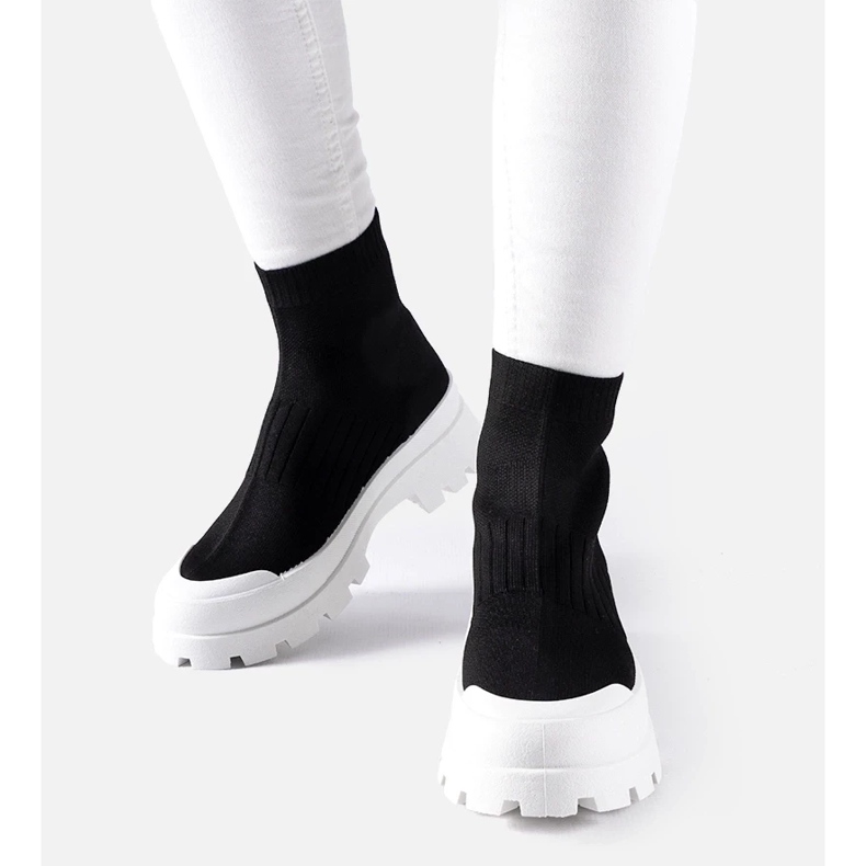 D/GMR Fekete tornacipő rugalmas Varden felsőrésszel 2