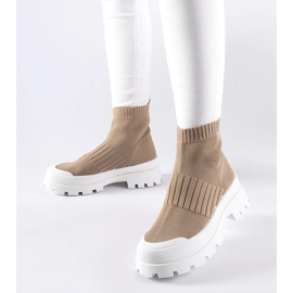 D/GMR Barna tornacipő rugalmas Varden felsőrésszel 2