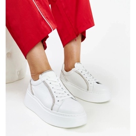 D/GMR Karino fehér bőr tornacipő strasszokkal 1