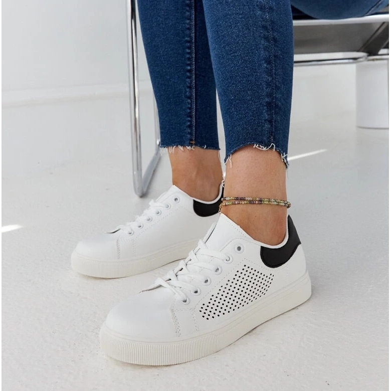 D/GMR Fehér áttört Semhar tornacipő 1