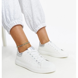 D/GMR Fehér és ezüst cipők az Ariam platformon 1