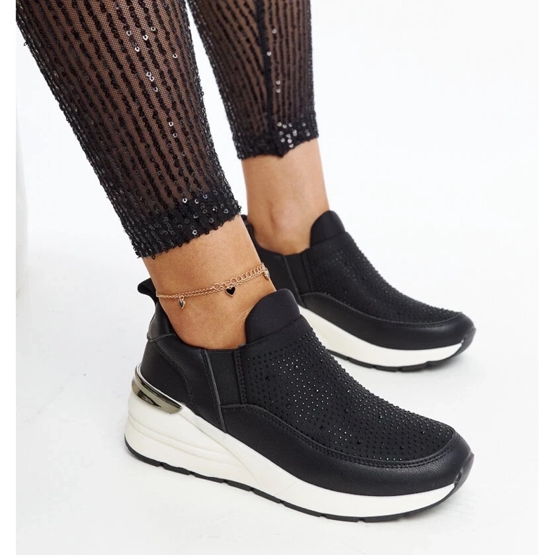 D/GMR Fekete ék cipők cirkonokkal és arany elemekkel Ashleey 2