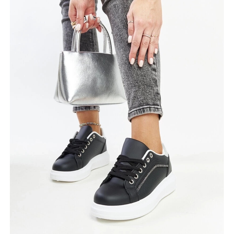 D/GMR Fekete tornacipő dekoratív Perica strasszokkal 2