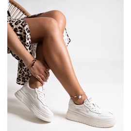 Bézs bőr cipők egy vastag Aria talpon 2 Bézs bőr cipők egy vastag Aria talpon 2