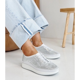 Ezüst bőr tornacipő az Amana platformon 1