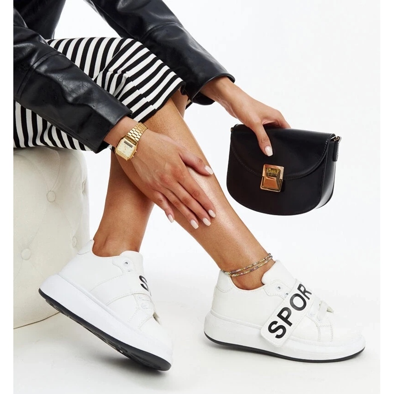 Fehér cipők az Ayna platformon 2