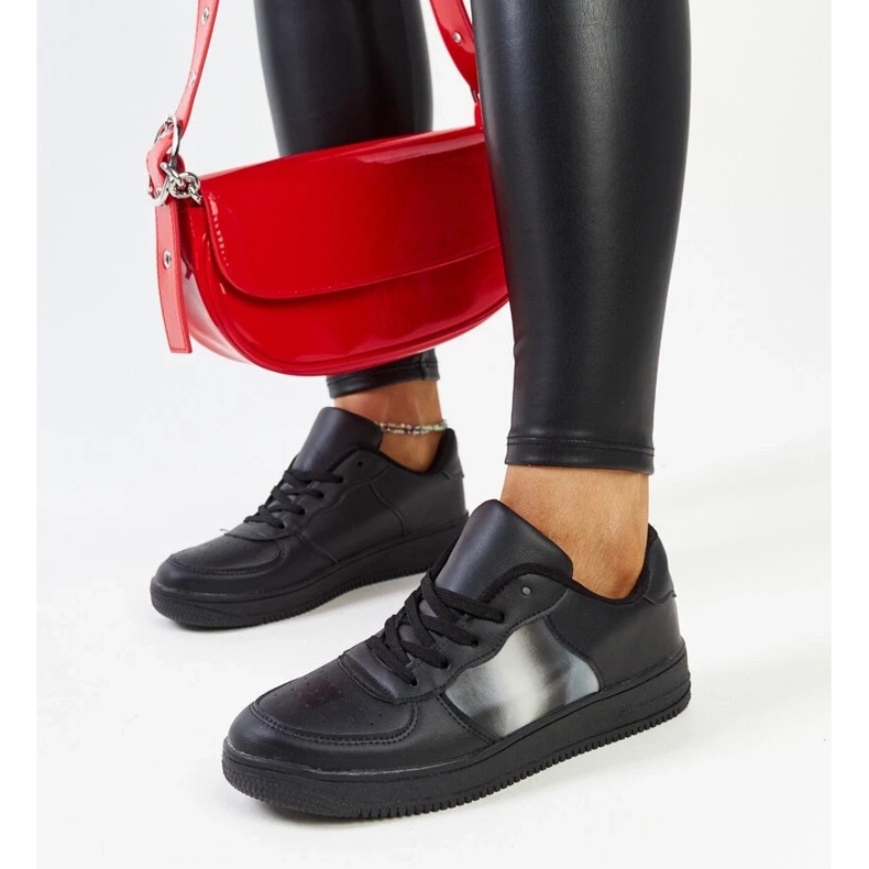 Fekete cipők az Asmarin platformon 1