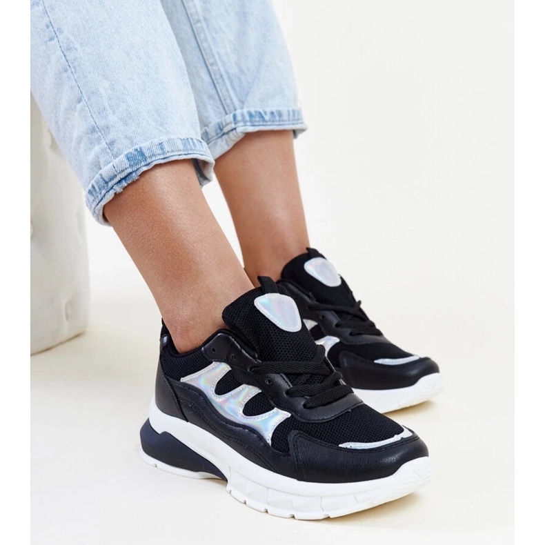 Fekete tornacipő vastag Matea talppal 2