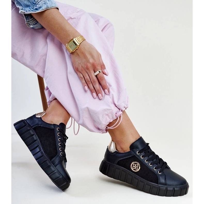 Fekete bőr tornacipő masszív Viera talppal 2