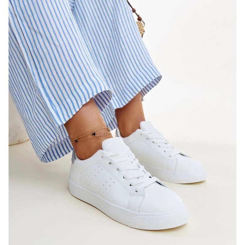 Fehér és ezüst Akila tornacipő 1