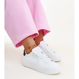 Fehér és fekete Akila tornacipő 2