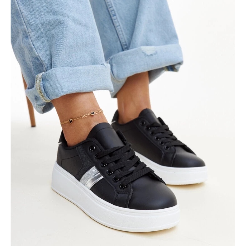 Fekete Basmalia tornacipő 2