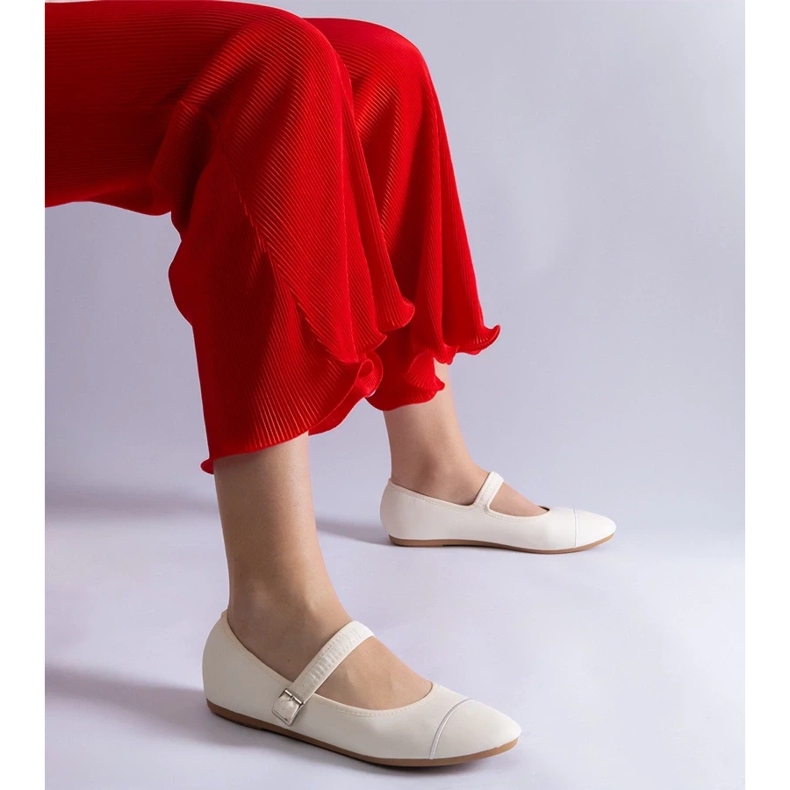 D/CEO Fehér balett lapos matt felülettel, Longhola csattal rögzítve 2