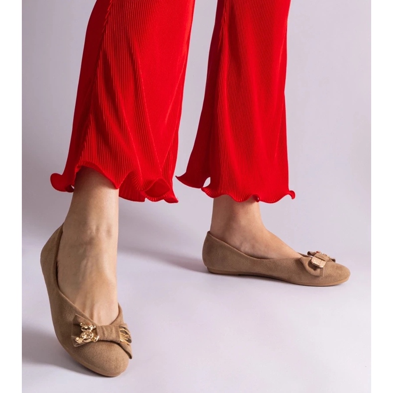 D/CEO Barna balerinacipő masnival és Esdras brosssal díszítve 2