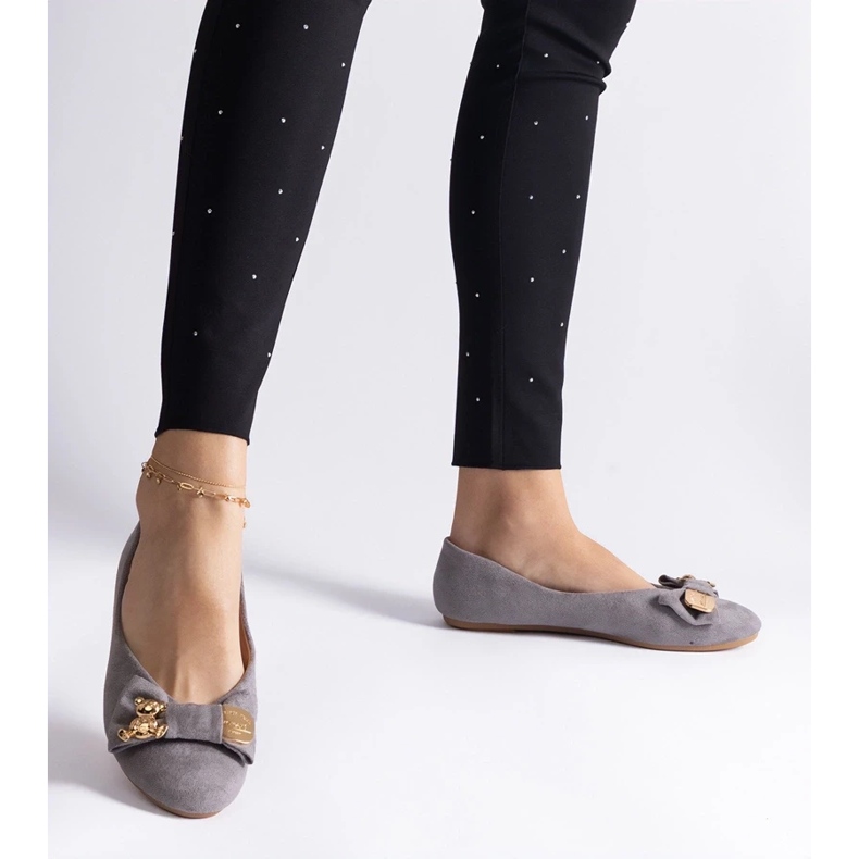 D/CEO Esdras masnival és brosssal díszített szürke balettlakások 2