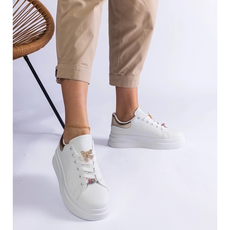 D/CEO Fehér cipők a platformon, pillangó elrendezéssel díszítve 2 D/CEO Fehér cipők a platformon, pillangó elrendezéssel díszítve 2