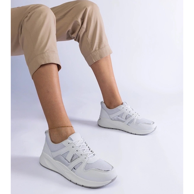 D/CEO Fehér cipők egy vastag talpos sierrán 1