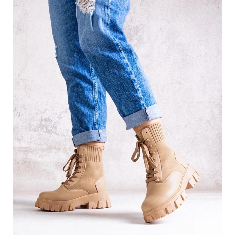 D/CEO Bézs bokacsizma rugalmas felsőrésszel a Zogbától 2