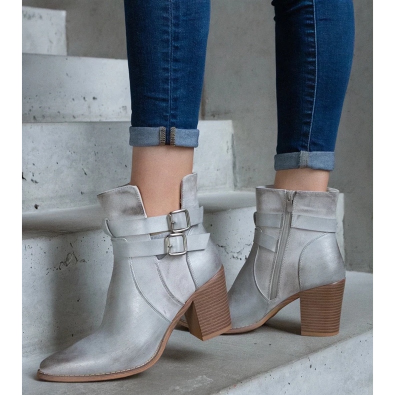 D/CEO Ezüst magas sarkú bokacsizma Driss kivágással díszítve 1