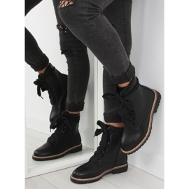 Fekete fűzős csizma 8308 fekete 2