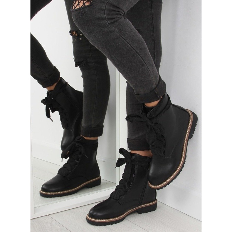 Fekete fűzős csizma 8308 fekete 2