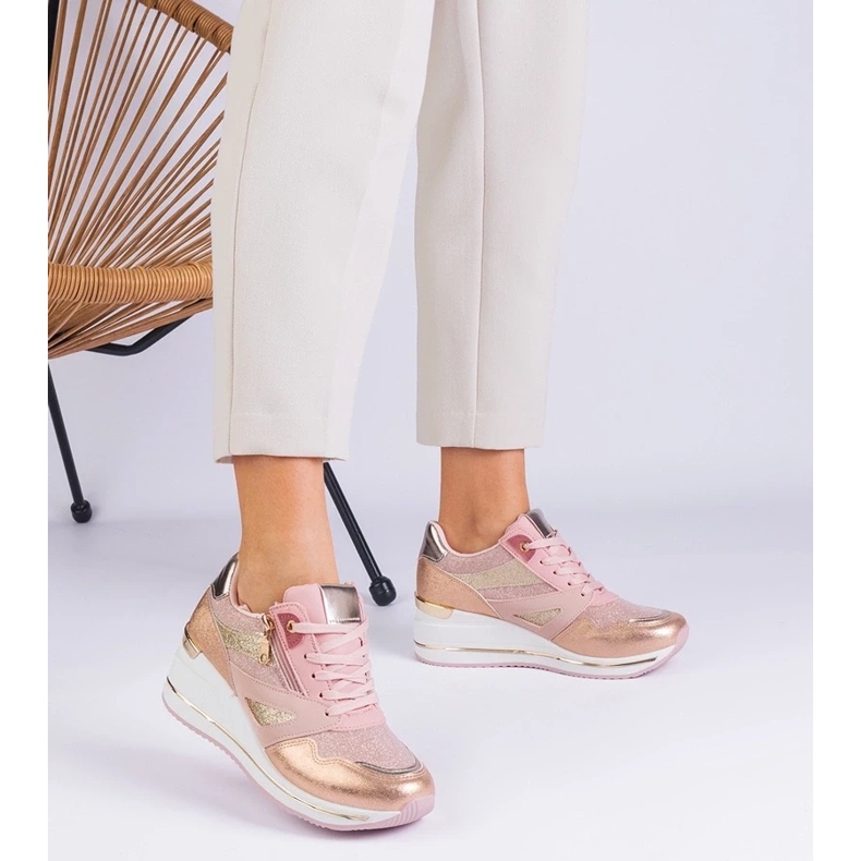 D/CEO Rózsaszín sport cipők a platformon csillogással és a fémes evklad betéttel díszítve 2
