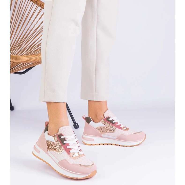 D/CEO Rózsaszín cipők a platformon, szonátával díszítve 2