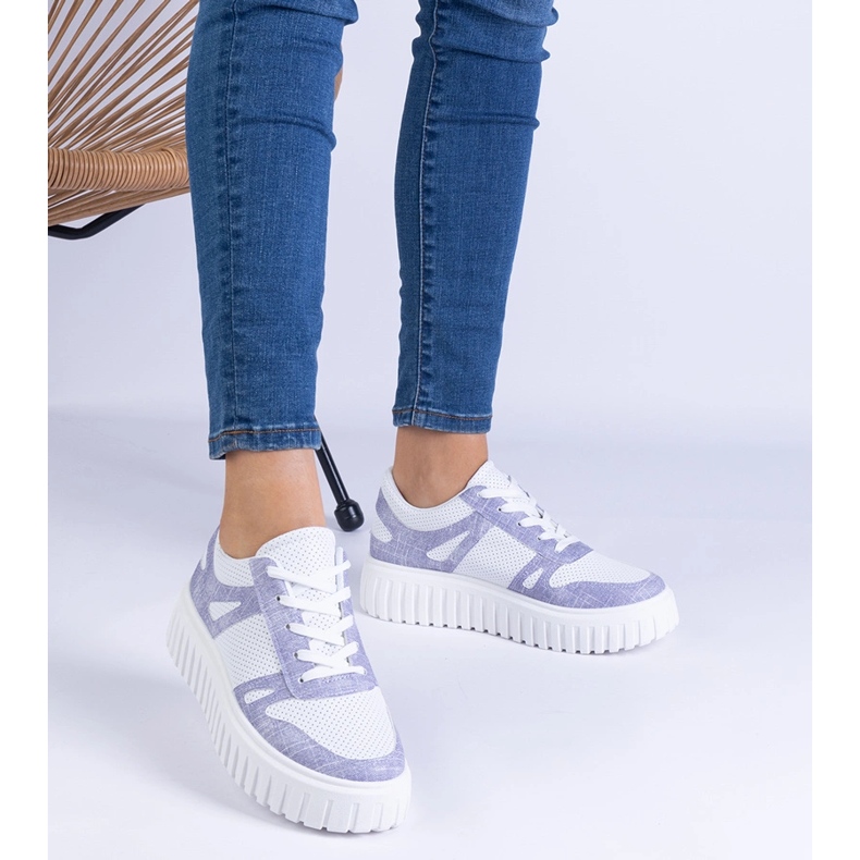 Violet nyitott cipők egy hatalmas talpon lila 1
