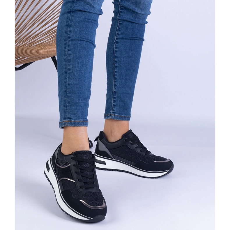 Csillogó és cirkonokkal díszített fekete cipők 1