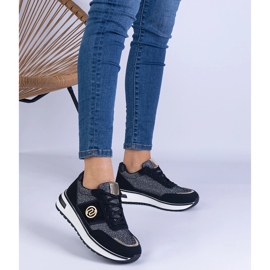 Fekete cipők fényes arany dekorációval 1