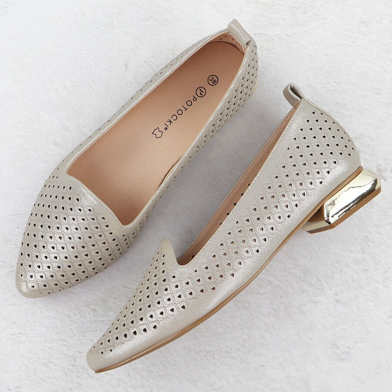 Női cipő egy dekoratív sarokon nyitott bézs potocki sz12574 2