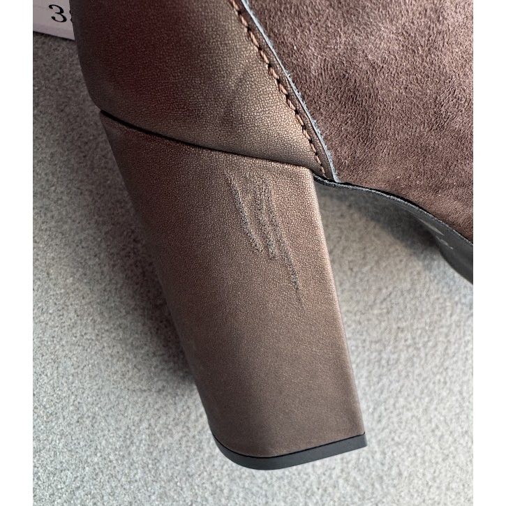 Velúr pumpák magas sarkon Laura Messi 2702 Brown barna 2