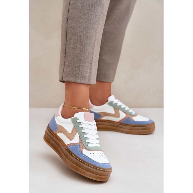 Női búcsúk, csillogással a kék platformon 2