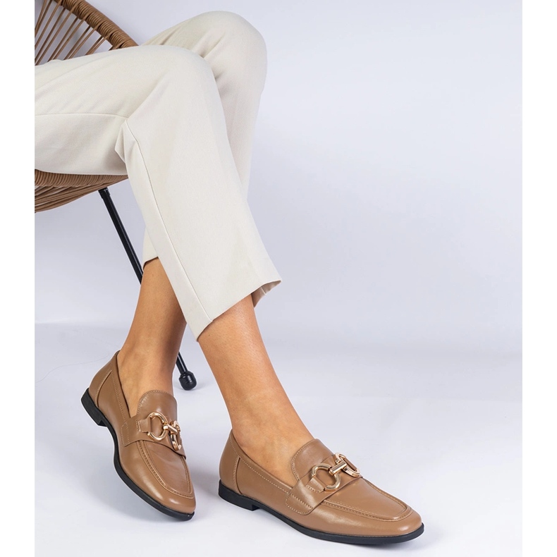 Barna női cipők arany dekorációval 1