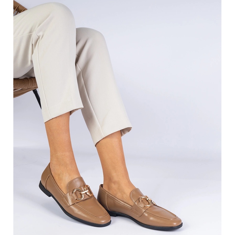 Barna női cipők arany dekorációval 2