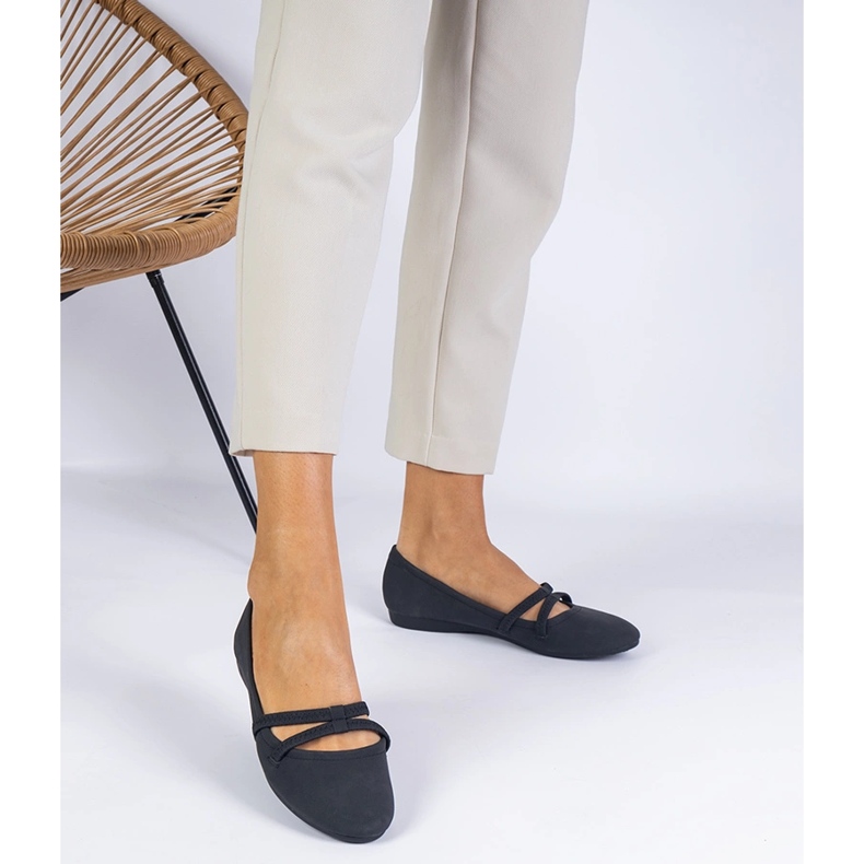 Fekete női ballerinák, amelyek Matt Eco -Átteremből készültek 1