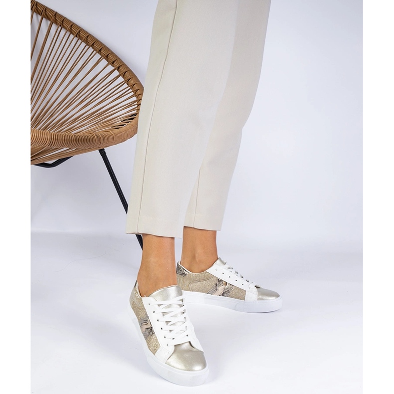 Arany cipők, amelyek csillogással díszített állati motívummal aranysárga 1