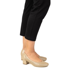 Exquisite OpenSwork Bőrszivattyúk egy stabil sarokon 1622EX BEIGE bézs 1