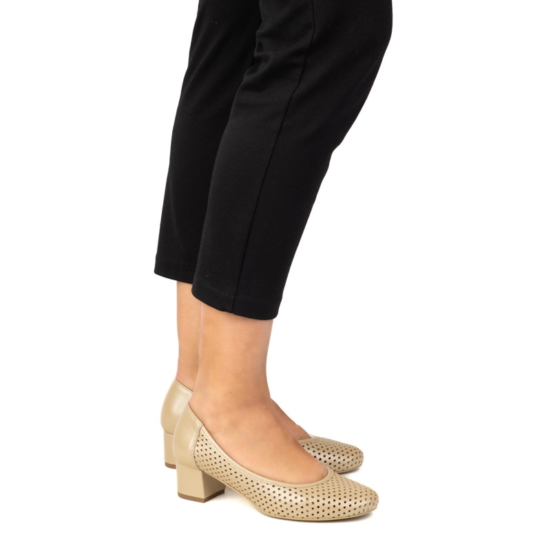 Exquisite OpenSwork Bőrszivattyúk egy stabil sarokon 1622EX BEIGE bézs 1