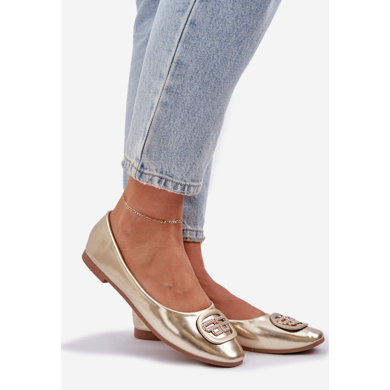 Ballerinák egy lapos talpon, arany díszítéssel aranysárga 1 Ballerinák egy lapos talpon, arany díszítéssel aranysárga 1