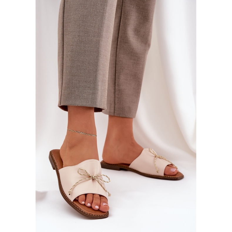 Lapos talpú, dekoratív bézs íj 2 Lapos talpú, dekoratív bézs íj 2