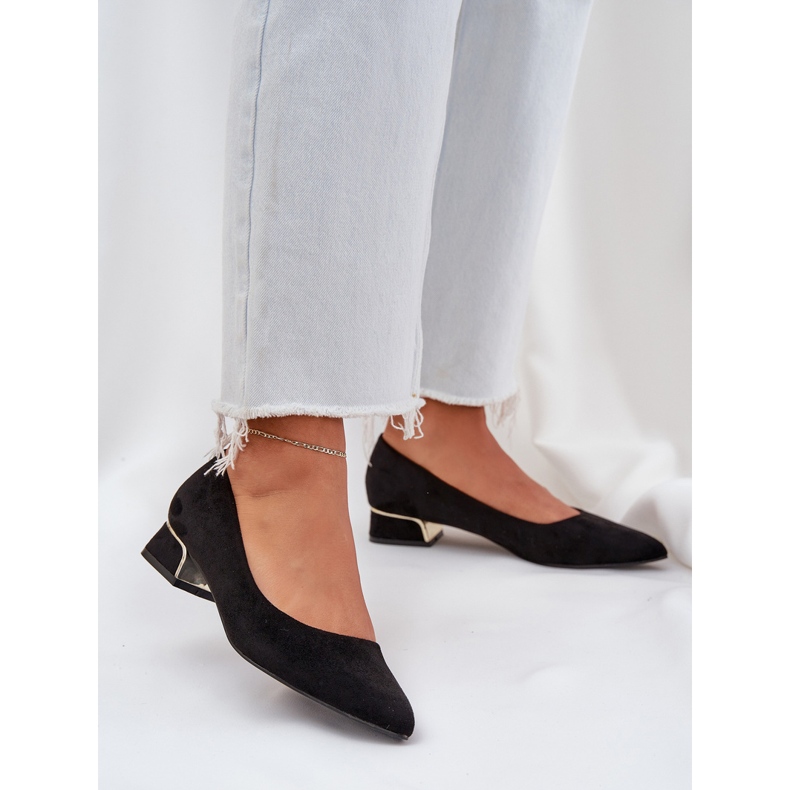 Alacsony sarkú szivattyúk és hegyes lábujjak fekete 2