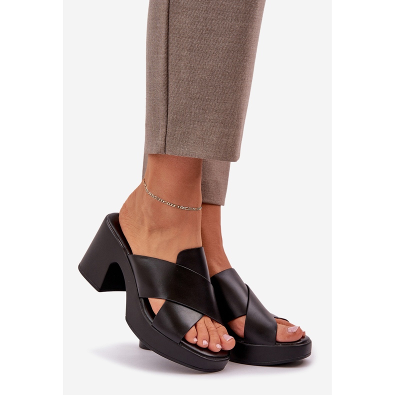 Könnyű ruházat flip -flopok az öko bőr oszlopon fekete 1 Könnyű ruházat flip -flopok az öko bőr oszlopon fekete 1