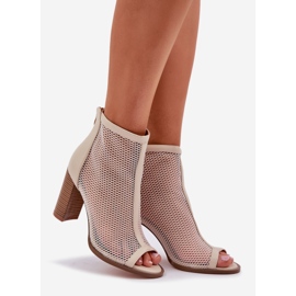 Szandál az oszlopon a felső bézssel 1