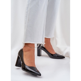 Festett szivattyúk a bár sarkán fekete 2