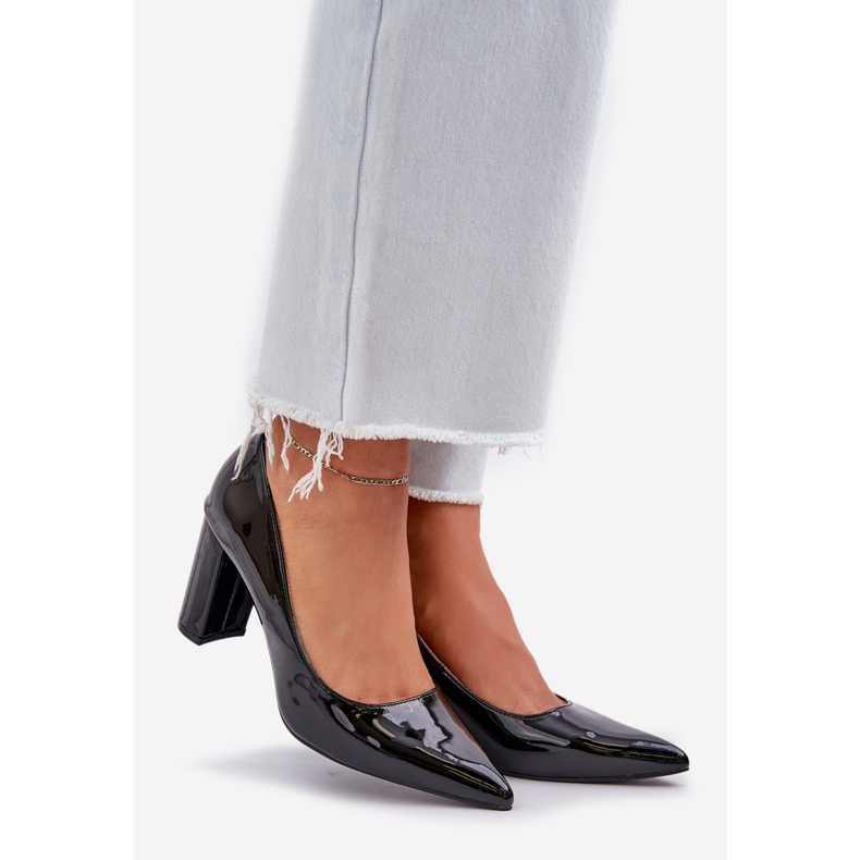 Festett szivattyúk a bár sarkán fekete 1