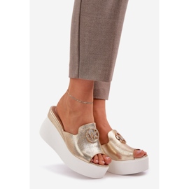 Papucs a peronon és ékek arany díszítéssel aranysárga 1